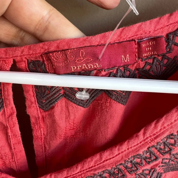 Prana Blossom V-neck Embroidered Top - Peach Gerberas - Women’s Size M - Picture 3 of 5